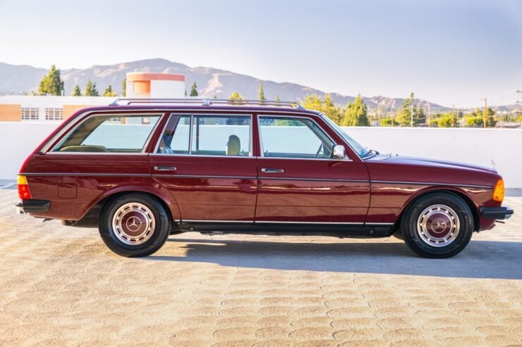 Mercedes-Benz 300TD 14
