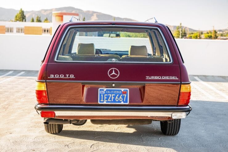 Mercedes-Benz 300TD 23