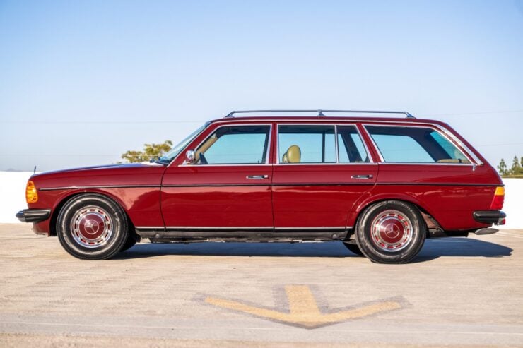 Mercedes-Benz 300TD 4