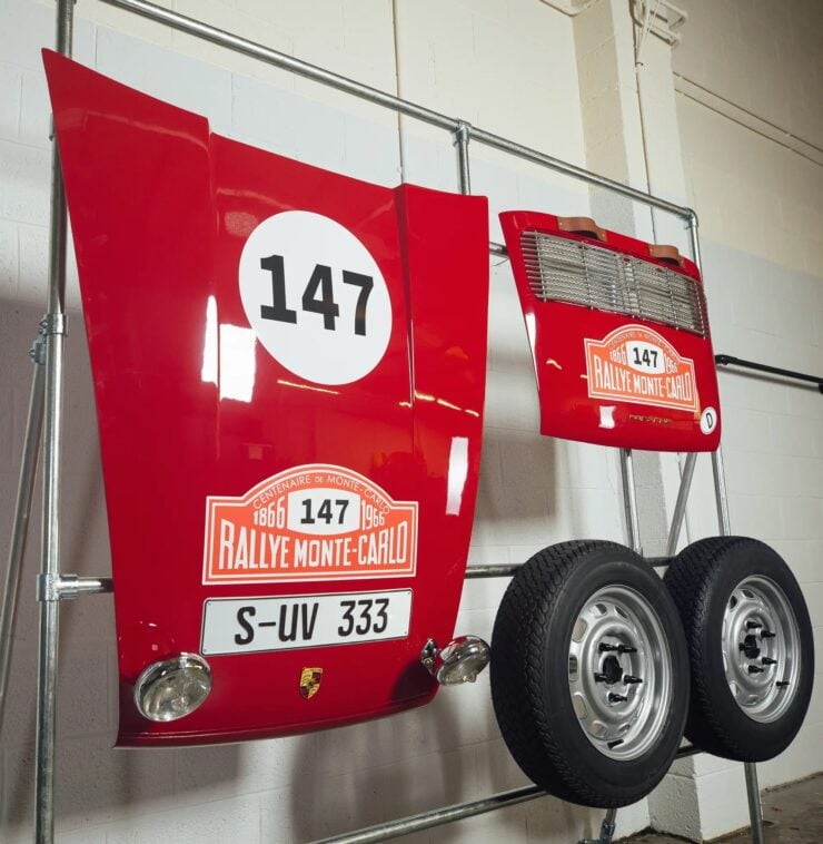 Porsche 911 Monte Carlo Rally Kit Display 2