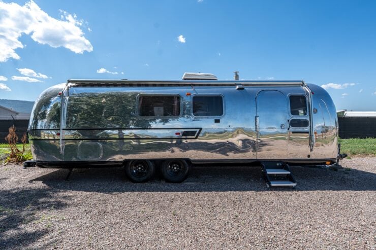 Airstream Land Yacht Ambassador 10