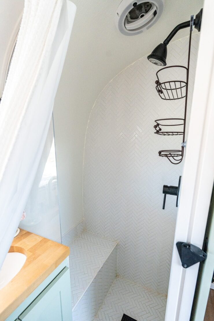 Airstream Land Yacht Ambassador 14