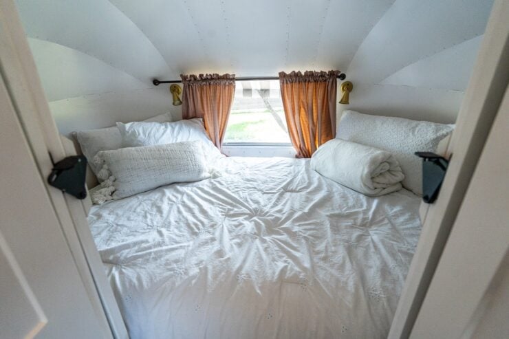 Airstream Land Yacht Ambassador 15