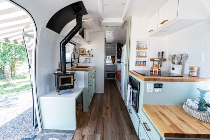 Airstream Land Yacht Ambassador 18
