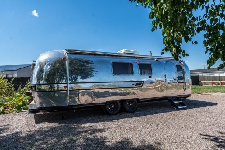Airstream Land Yacht Ambassador 21