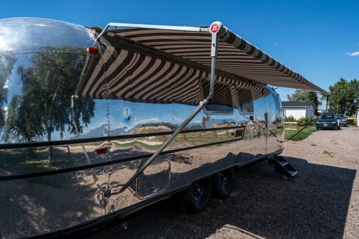 Airstream Land Yacht Ambassador 9
