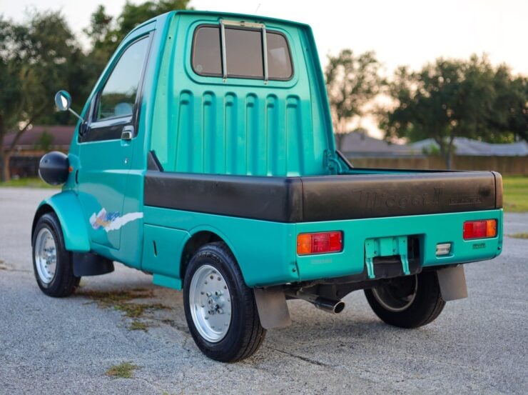 Daihatsu Midget II 12