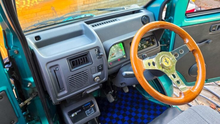 Daihatsu Midget II 7