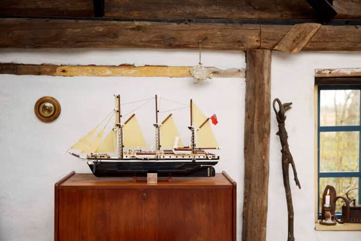 Lego Ernest Shackleton Endurance Ship 9