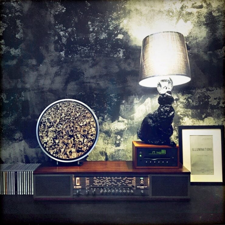 Miniot Black Wheel Turntable 1