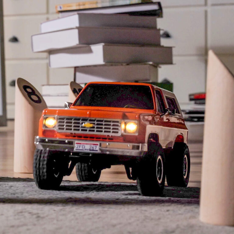 A Fantastic Indoor/Outdoor 1:24th Scale Chevrolet K5 Blazer R/C Truck