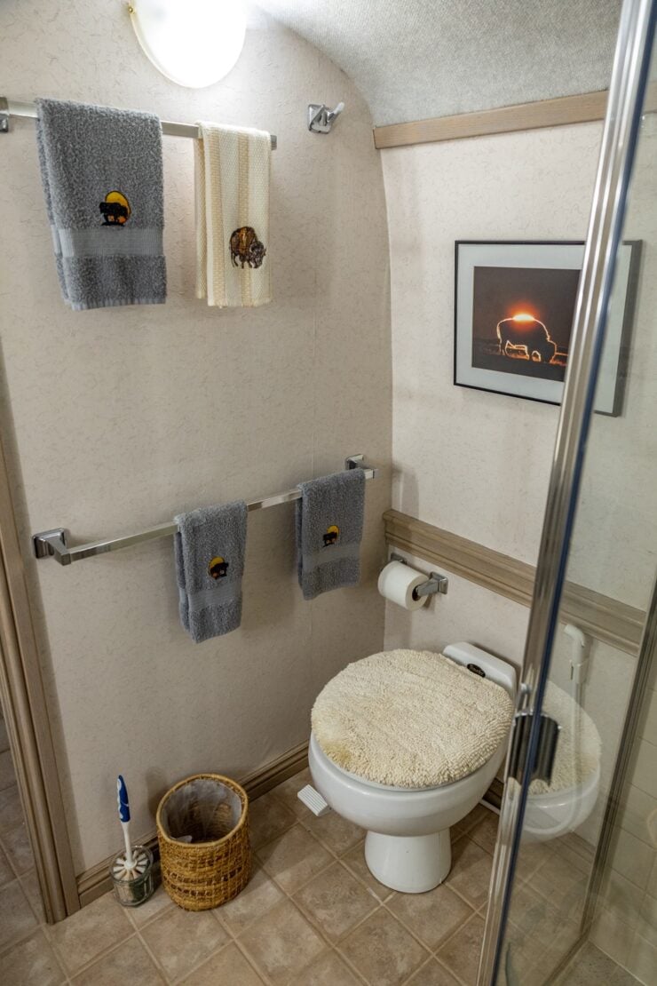 GM Buffalo Bus Motorhome 19