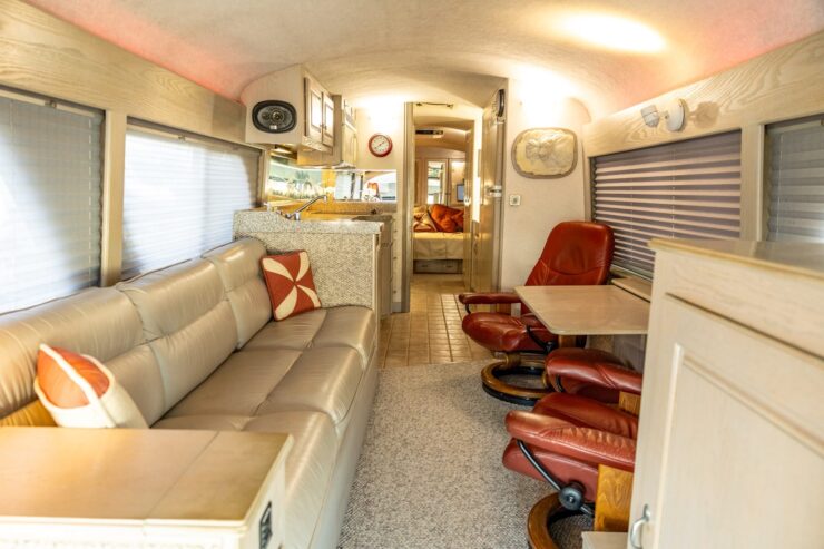 GM Buffalo Bus Motorhome 21