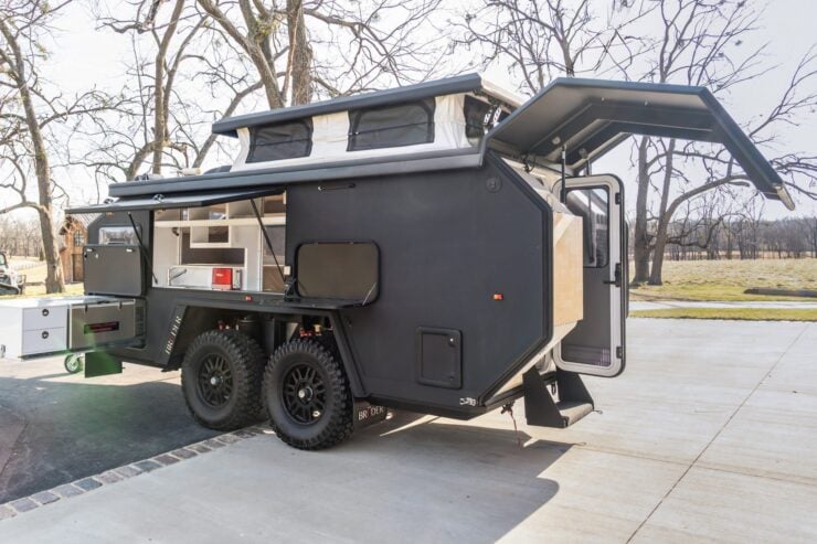 Bruder EXP-6 Off-Road Camper 1