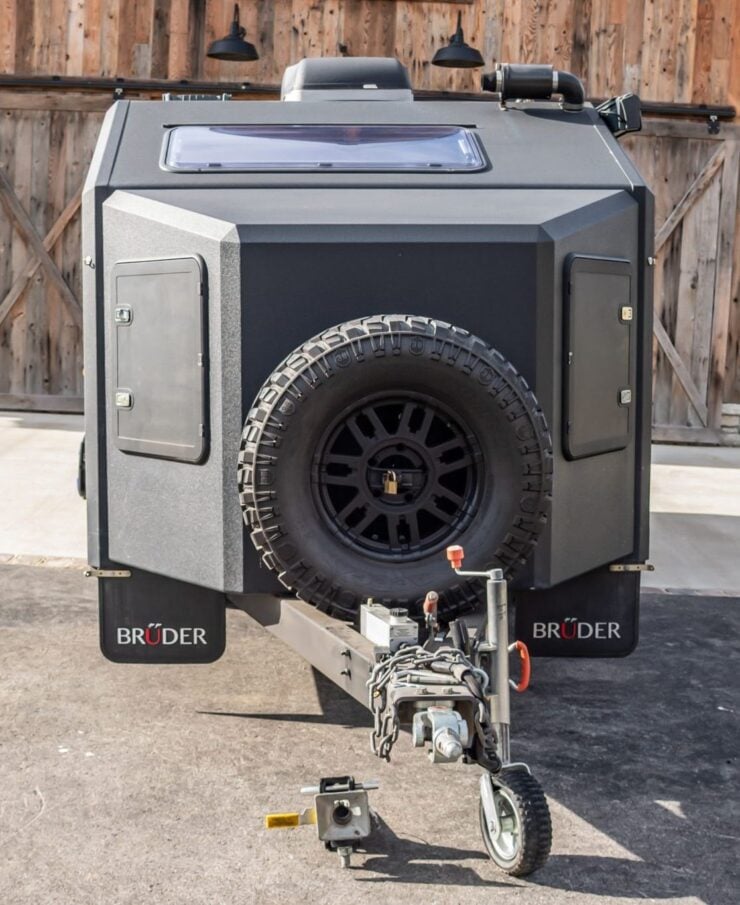 Bruder EXP-6 Off-Road Camper 10