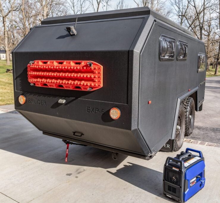 Bruder EXP-6 Off-Road Camper 11