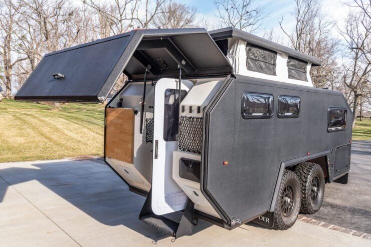 Bruder EXP-6 Off-Road Camper 13