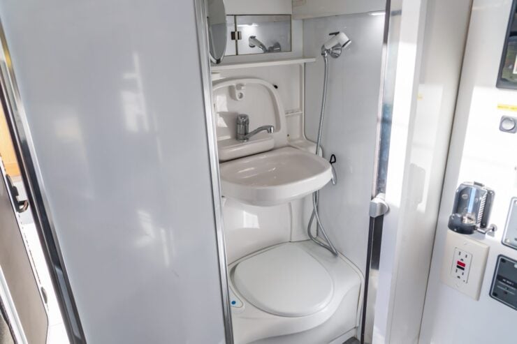 Bruder EXP-6 Off-Road Camper 14