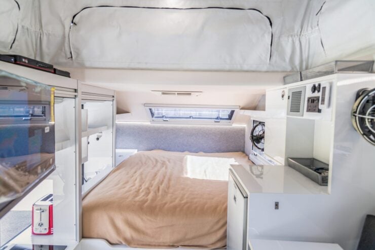 Bruder EXP-6 Off-Road Camper 15