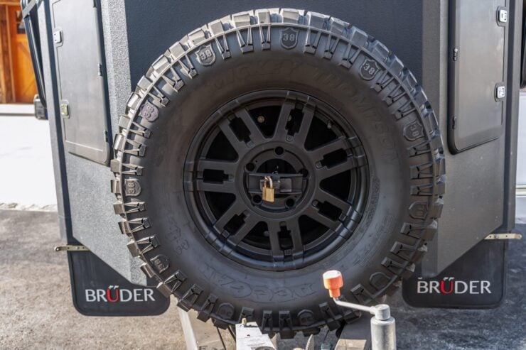 Bruder EXP-6 Off-Road Camper 17