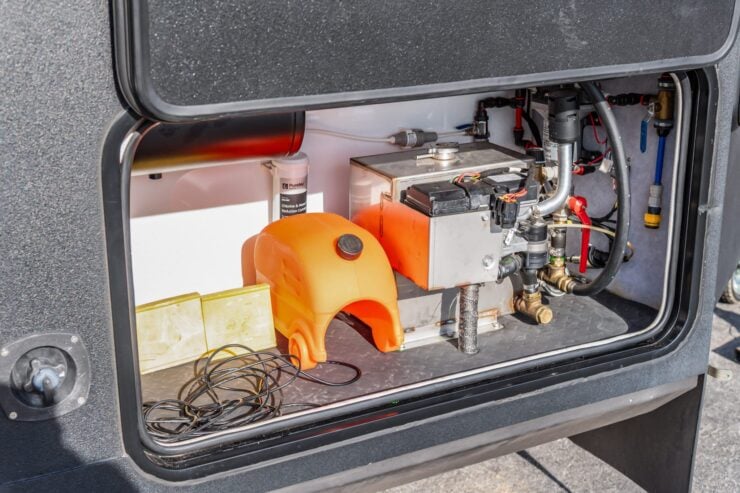 Bruder EXP-6 Off-Road Camper 21'