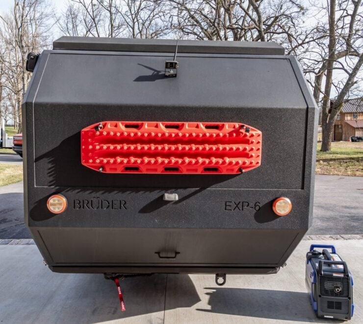 Bruder EXP-6 Off-Road Camper 22