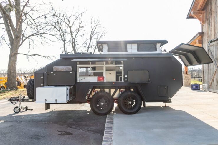 Bruder EXP-6 Off-Road Camper 3