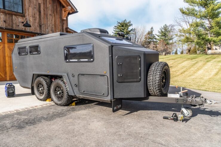 Bruder EXP-6 Off-Road Camper 5