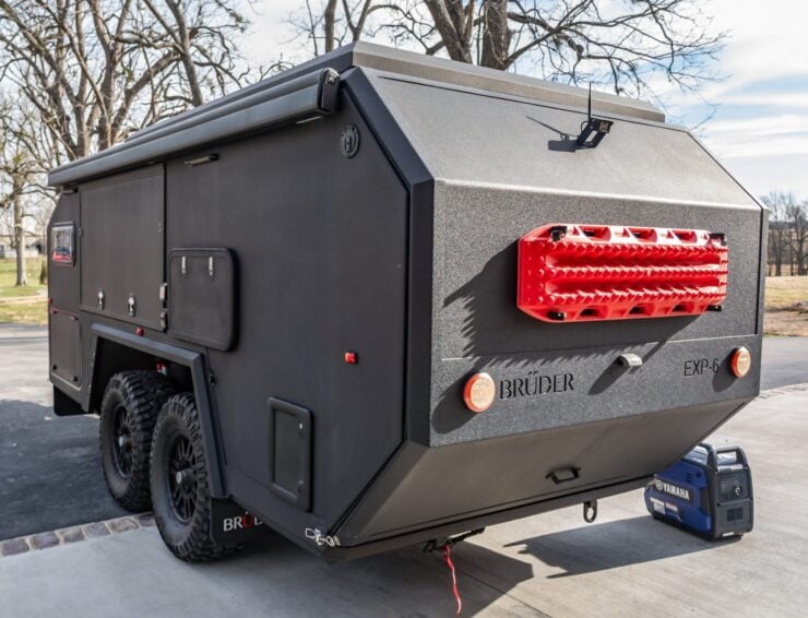 Bruder EXP-6 Off-Road Camper 6