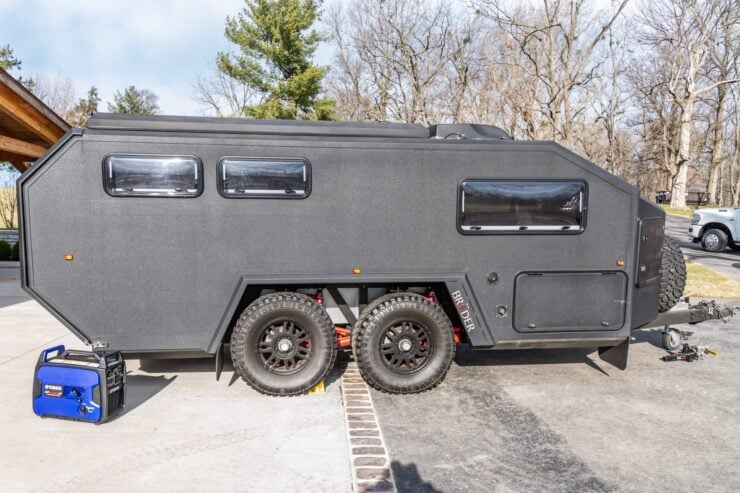 Bruder EXP-6 Off-Road Camper 9