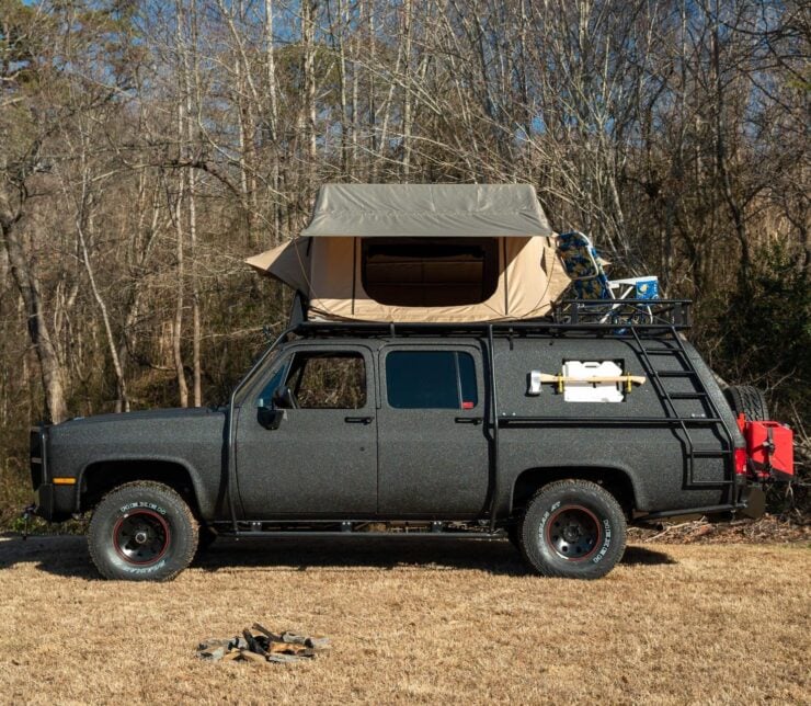 Chevrolet Suburban Overlander 1
