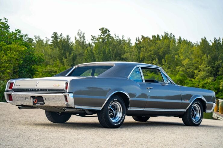 Oldsmobile 442 10
