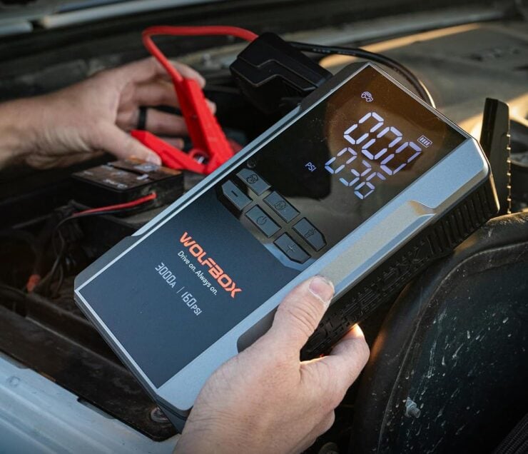 Wolfbox Jump Starter + Tire Inflator 4