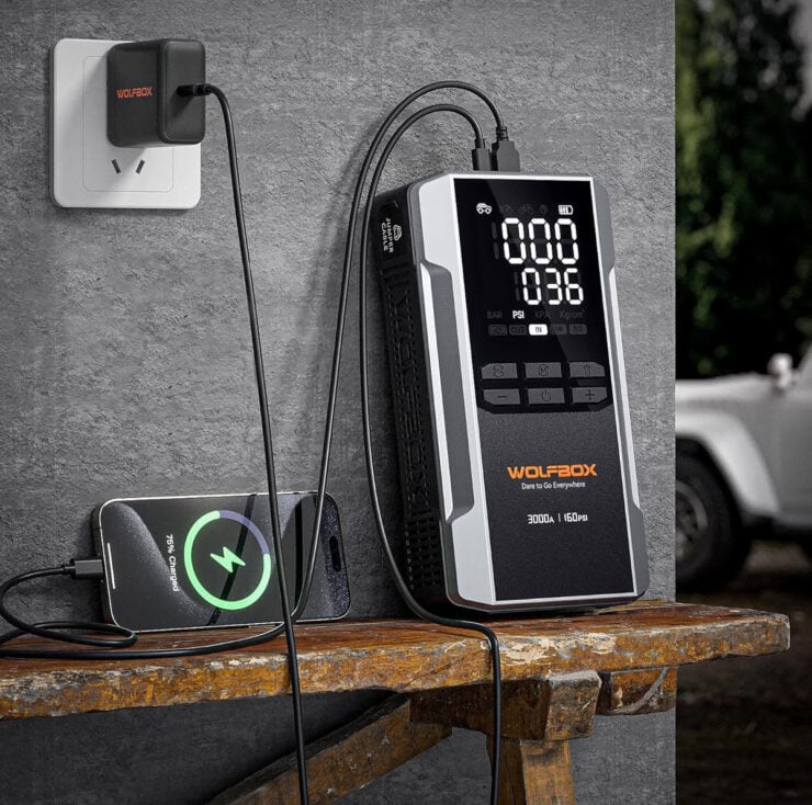 Wolfbox Jump Starter + Tire Inflator 7