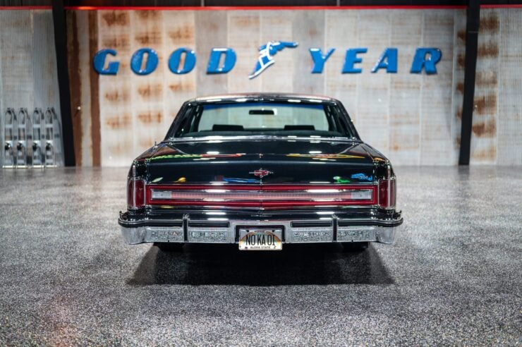 Lincoln Continental Sleeper Coyote V8 10