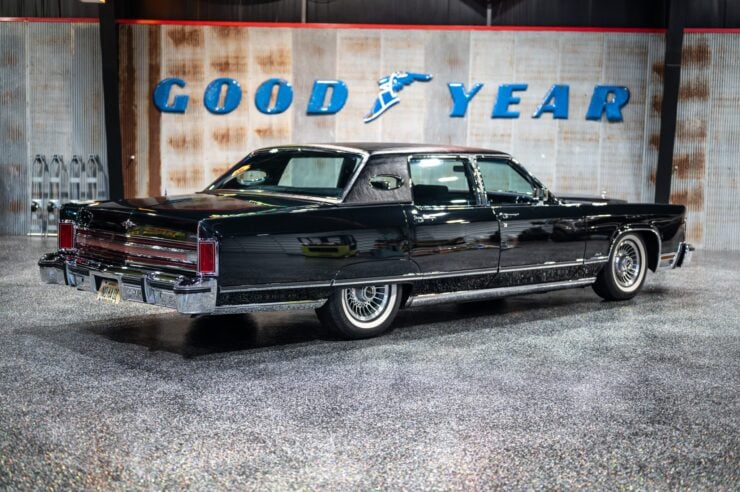 Lincoln Continental Sleeper Coyote V8 11