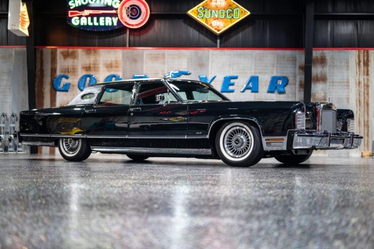 Lincoln Continental Sleeper Coyote V8 14