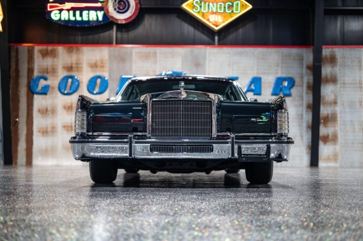 Lincoln Continental Sleeper Coyote V8 15