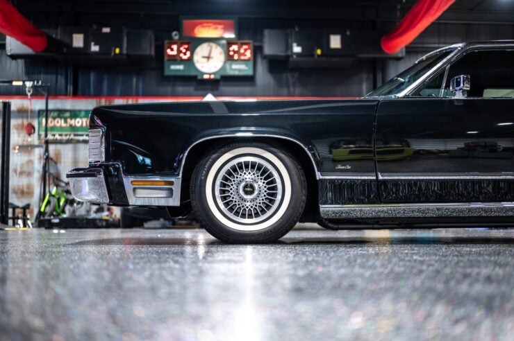 Lincoln Continental Sleeper Coyote V8 17