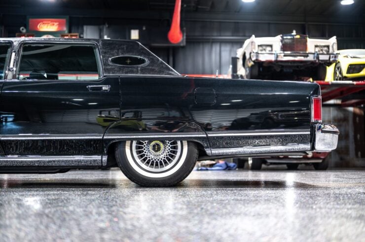 Lincoln Continental Sleeper Coyote V8 18