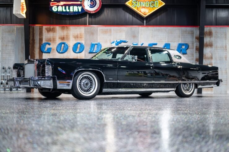 Lincoln Continental Sleeper Coyote V8 5