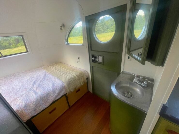 Spartan Manor Model 25 Travel Trailer 18