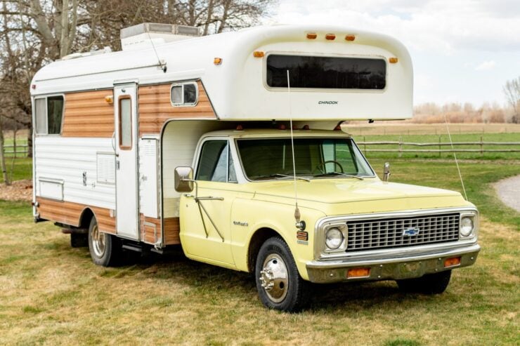Chevrolet C30 Chinook Camper 12