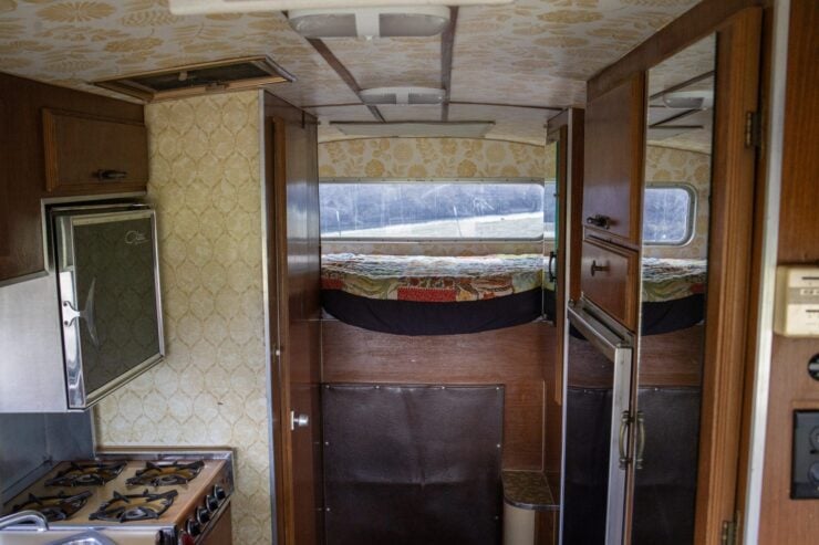 Chevrolet C30 Chinook Camper 13