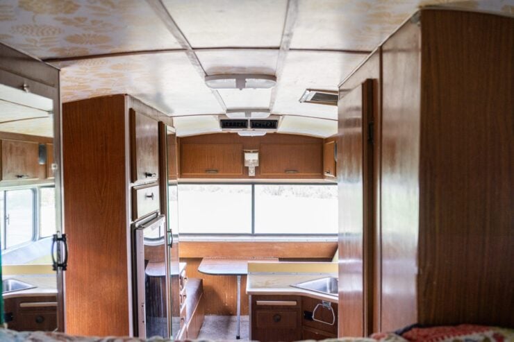 Chevrolet C30 Chinook Camper 15