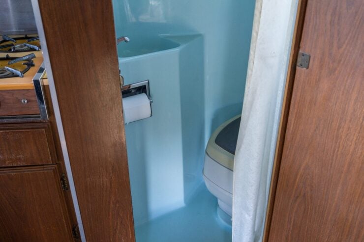 Chevrolet C30 Chinook Camper 16