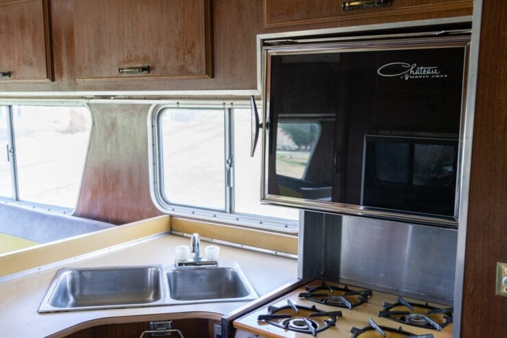 Chevrolet C30 Chinook Camper 17