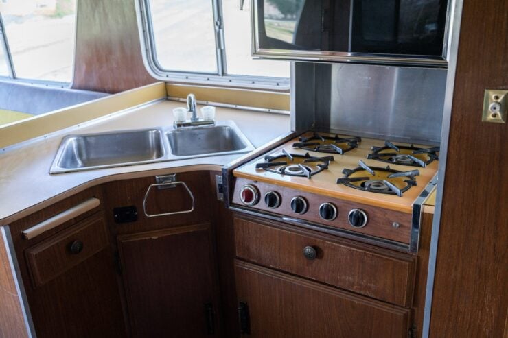 Chevrolet C30 Chinook Camper 18