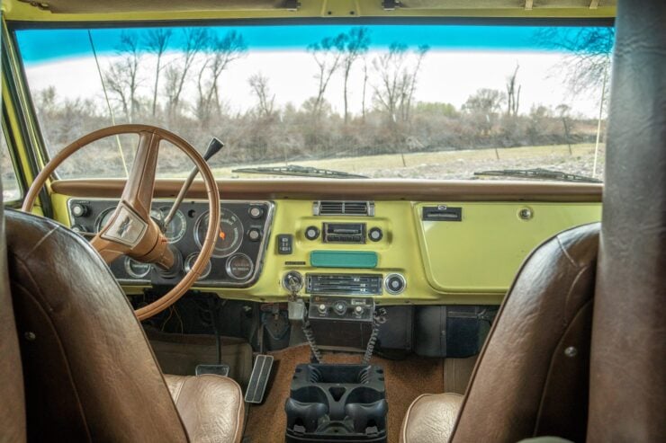 Chevrolet C30 Chinook Camper 2