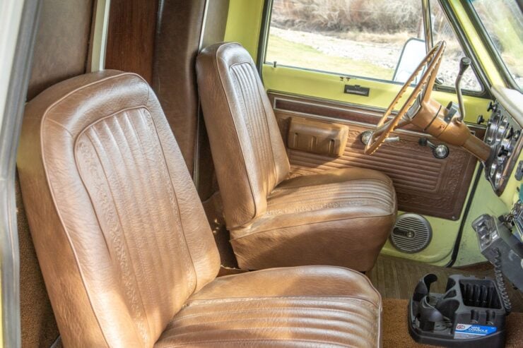 Chevrolet C30 Chinook Camper 4